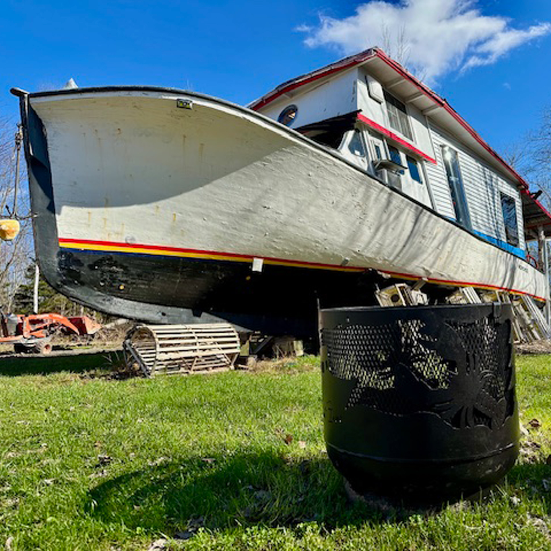The Lobster Boat Inn - Outdoor View The Lobster Boat Inn - Firepit